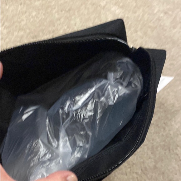 BEIS The 2 in 1 Cosmetic Case in black - Picture 4 of 5